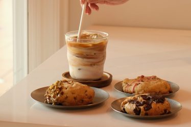 Painted Nail Bar Hi-res Image - Cafe 1